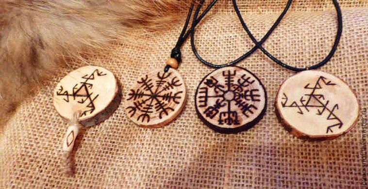 pendants le runes mar talismans rath